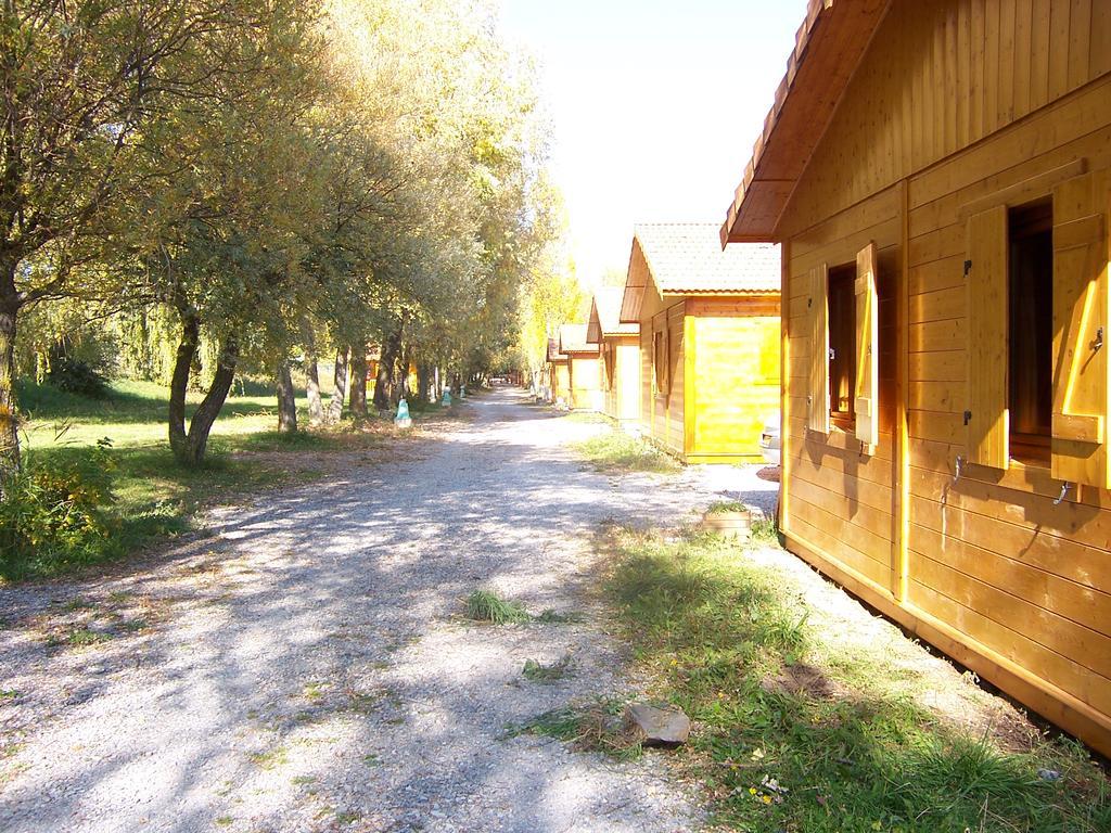 La Freissinouse Camping La Motte Flottante מראה חיצוני תמונה