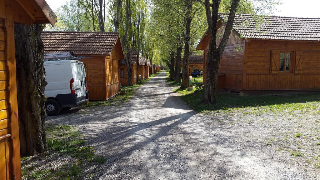 La Freissinouse Camping La Motte Flottante מראה חיצוני תמונה